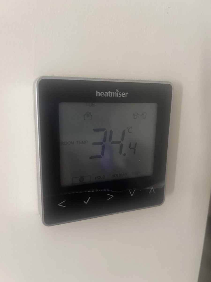 liamperry2kk's tweet photo. The temperature in my house today they tryna kill me bro https://t.co/t1oFcEY5Gl