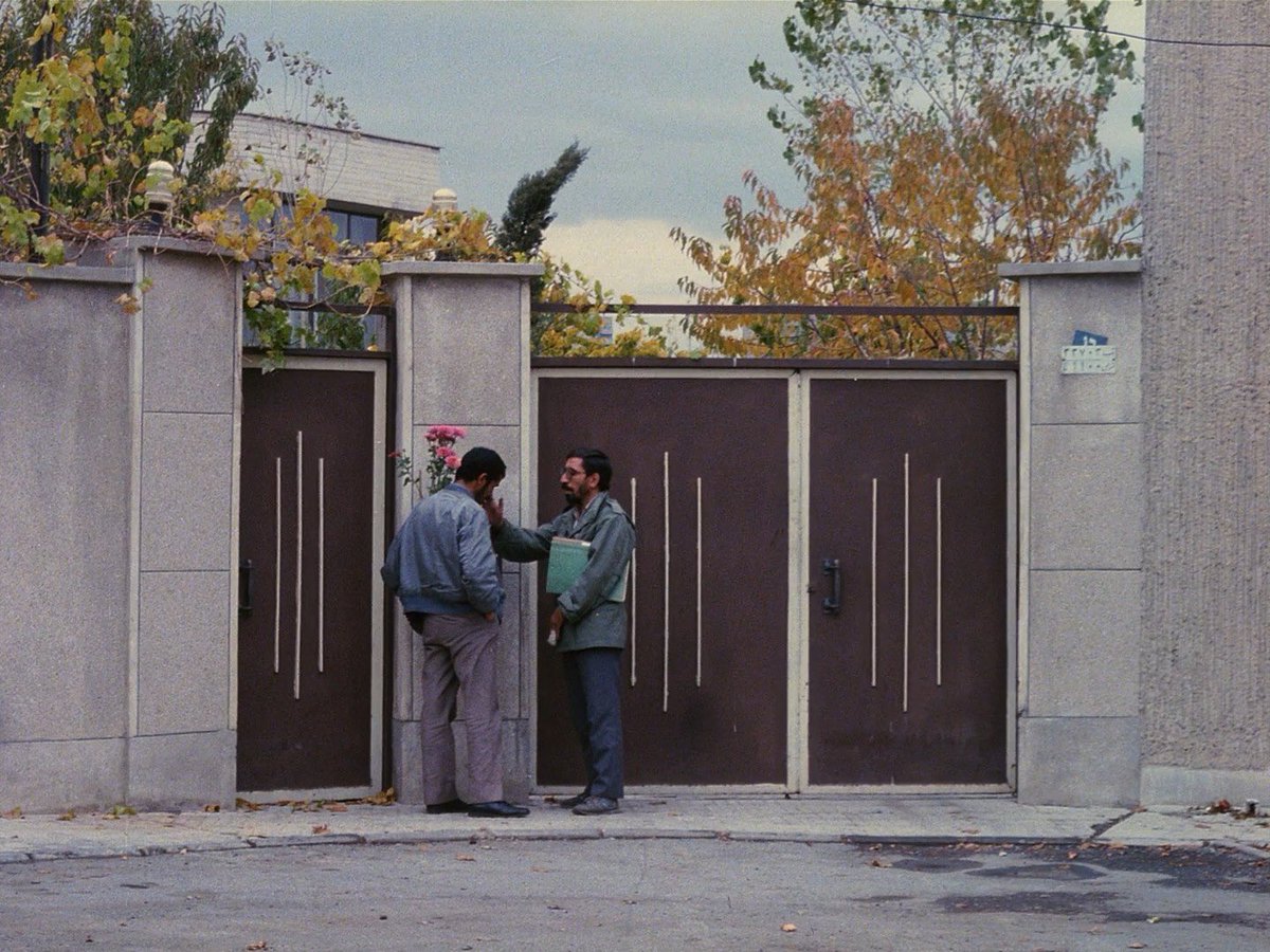 metiinuyar's tweet photo. Close-Up (1990) - Abbas Kiarostami

Yarın otobüse binip yanımda oturan kişiye kendimi Alfred Hitchcock olarak tanıtacağım https://t.co/AwlCMlrgKm