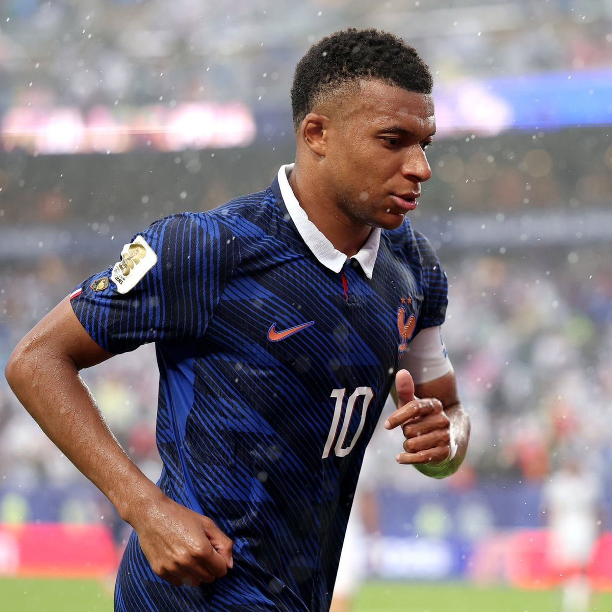 giombappe_10's tweet photo. 🚨Aurélien Tchouaméni 🗣️ : « C’est une Bénédiction pour nous avoir avoir Kylian Mbappé dans notre équpe !  » https://t.co/YBveN3Kvrc