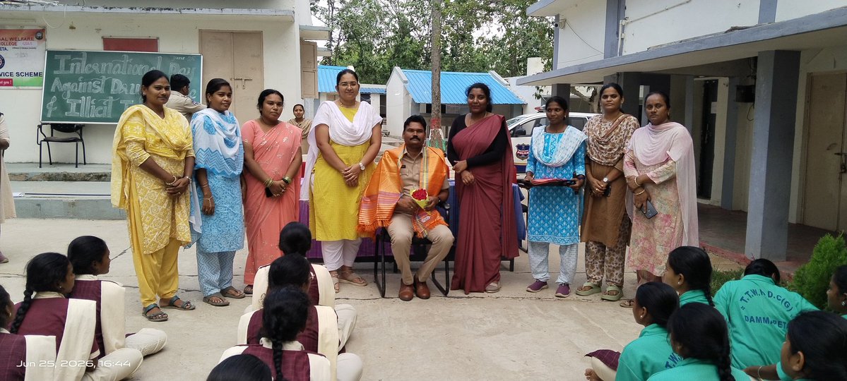 RDCGDAMMAPETA's tweet photo. Today, an awareness programme  in International Day Against Drug Abuse and Illicit Trafficking was successfully conducted by the NSS Team,NCC wing. 
On this occasion, P. Nagaraju sir C. I. of Aswaraopeta and Rajesh Kumar Sir S I of Dammapeta attended as special guests
#TGTWREIS https://t.co/WNggxm9EnE