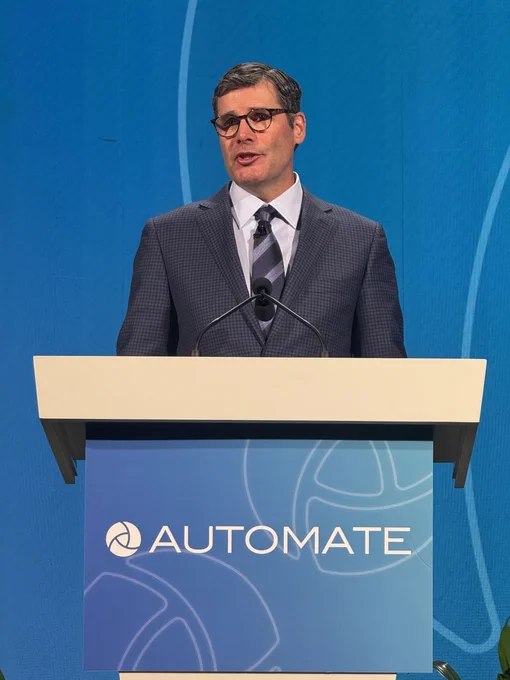Photo of DUS Guidera speaking at a podium.