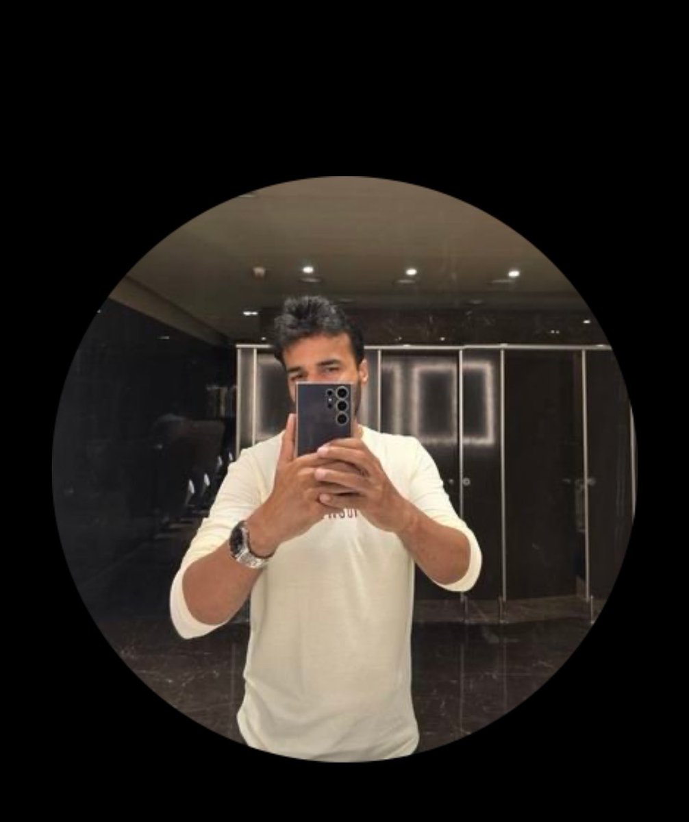 ushio_sama's tweet photo. @WhateverVishal Says a guy who looks like rickshaw puller https://t.co/2HNF4uau75