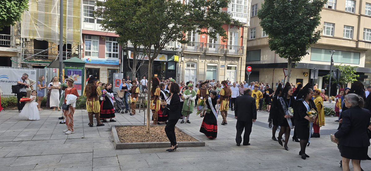 voxlacoruna's tweet photo. Ayer participamos en la misa y posterior procesión de San Juan, una tradición profundamente arraigada en nuestra ciudad.

Seguiremos defendiendo y poniendo en valor nuestras costumbres, nuestra fe y nuestras tradiciones. https://t.co/qrsvGF16L0