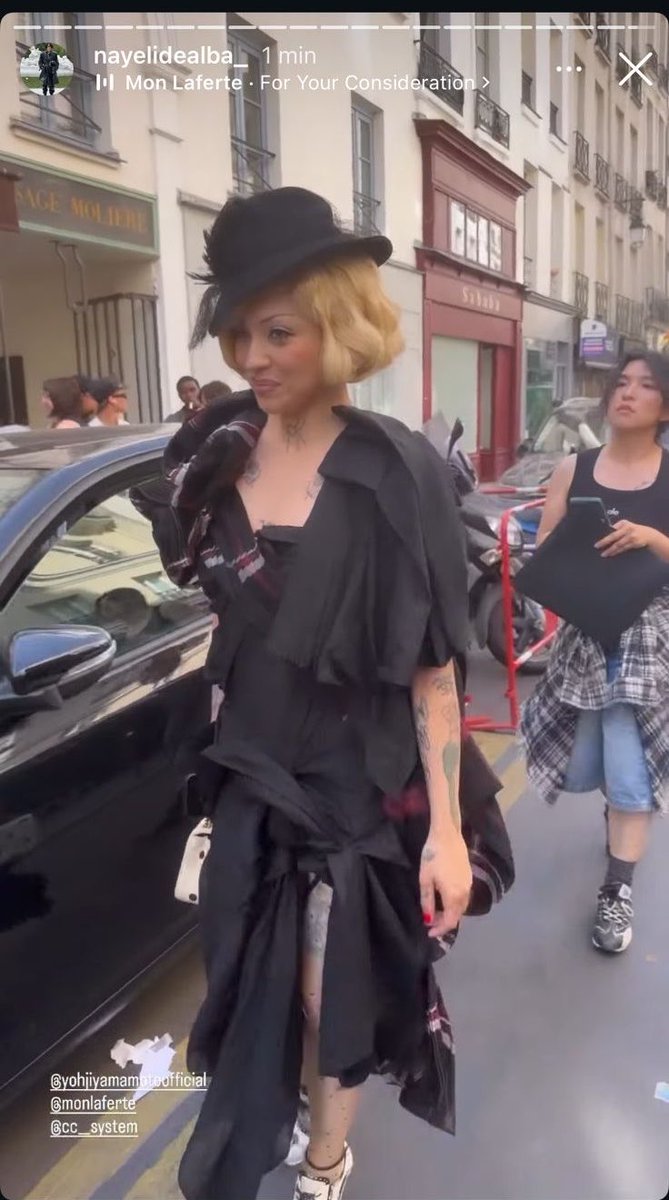 Valcar_0's tweet photo. Ese sticker define perfectamente mi reacción cuando vi lo DIVAAAA que se ve @monlaferte mi vida pero queeee trukutrukuuu ameee amo todas las Monserrat las normas las Mon Laferte que habitan en ti 😍🔝 https://t.co/XDeDG26feR
