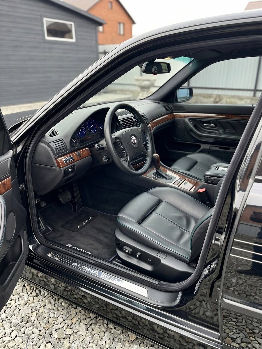 WorldWideCarsTM's tweet photo. '2000 BMW E38 Alpina B12 6.0

$54,000
12000km https://t.co/45DYFyrCwT