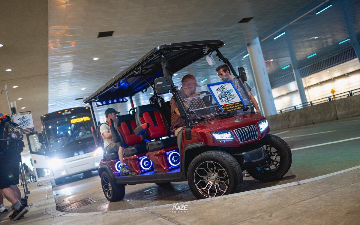 anthrocon's tweet photo. Staying at a farther hotel? We've got you with complimentary transportation options provided by:

🚌 Lenzner Travel
🚐 Pittsburgh Transport Group
🛺 Gray Hare Express

Routes, stop information, and at-con live tracking on our website!

https://t.co/aONB5bNSxr

📸 Tobee / Kaze https://t.co/evzhmg3g2d