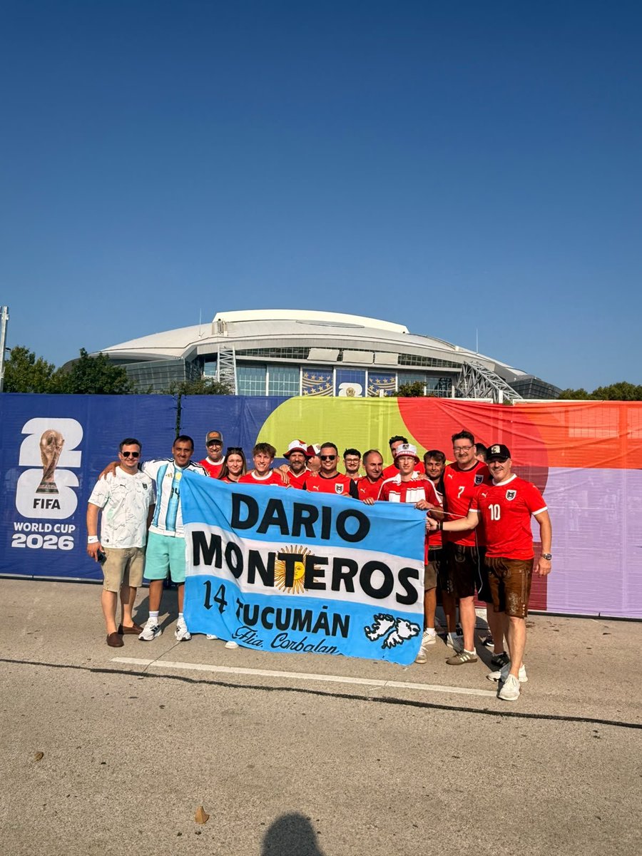 DarioMonterosOK's tweet photo. Agradezco de corazón a la flia Corbalán por tenerme presente en Dallas, alentando a la Selección.

No hay nada malo en el cariño de la gente. Malo es querer fabricar indignación por una bandera.

Pero bueno, ya sabemos: donde hay afecto popular, algunos libertarios ven un escándalo. No lo entienden porque nunca lo construyeron.