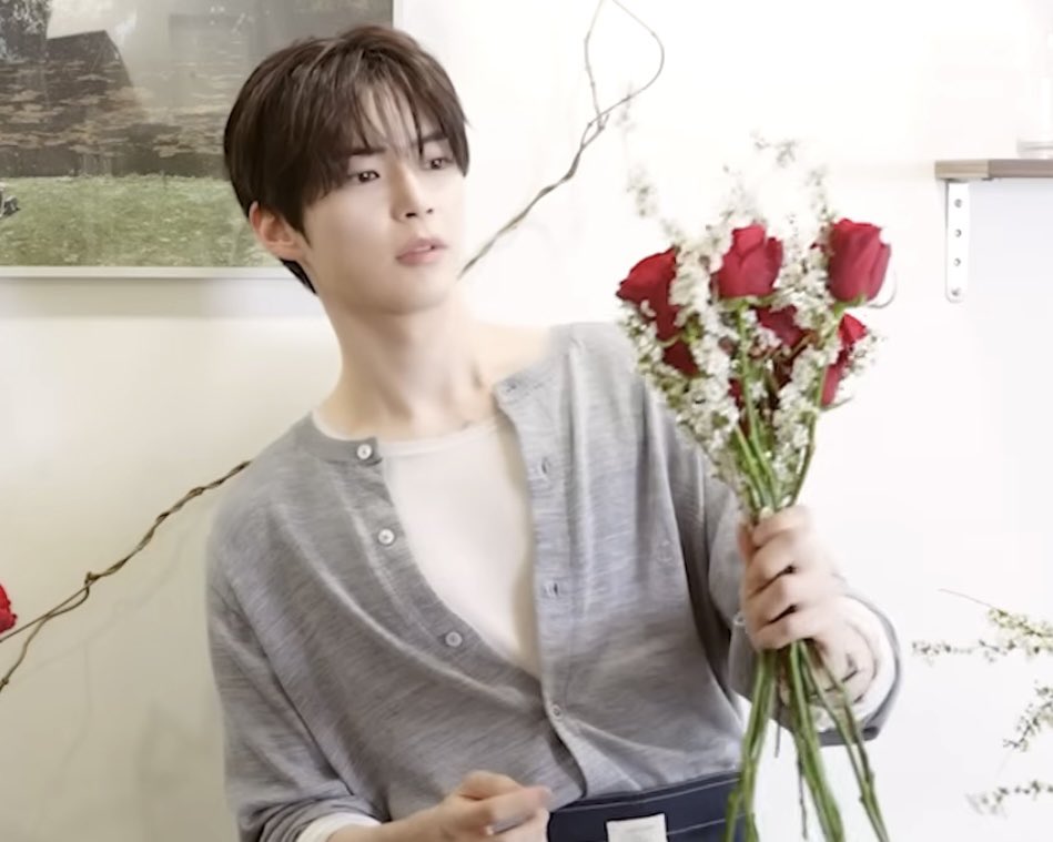 ttyoing0713's tweet photo. 요즘 쓰고 있는 거…🌹 https://t.co/VJHOjkapxr