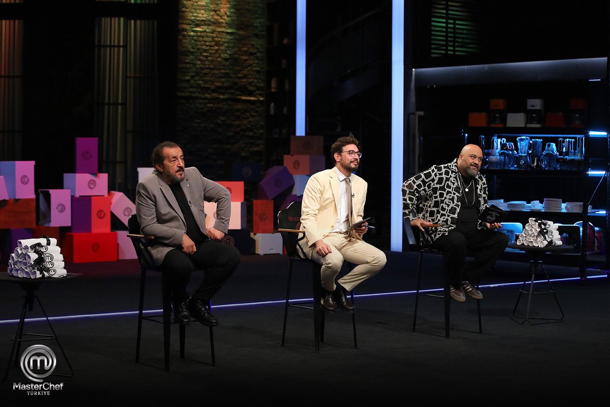 tv8's tweet photo. Yarışmacılar büyük yarışta yer almak için şeflerin karşısında doğru adımlarla ilerlemeye çalışıyor! #MasterChefTürkiye yeni bölümüyle TV8’de devam ediyor. #MasterChefTürkiye #MasterChef https://t.co/CUc4QiDKOY https://t.co/OsUD2XeNNZ