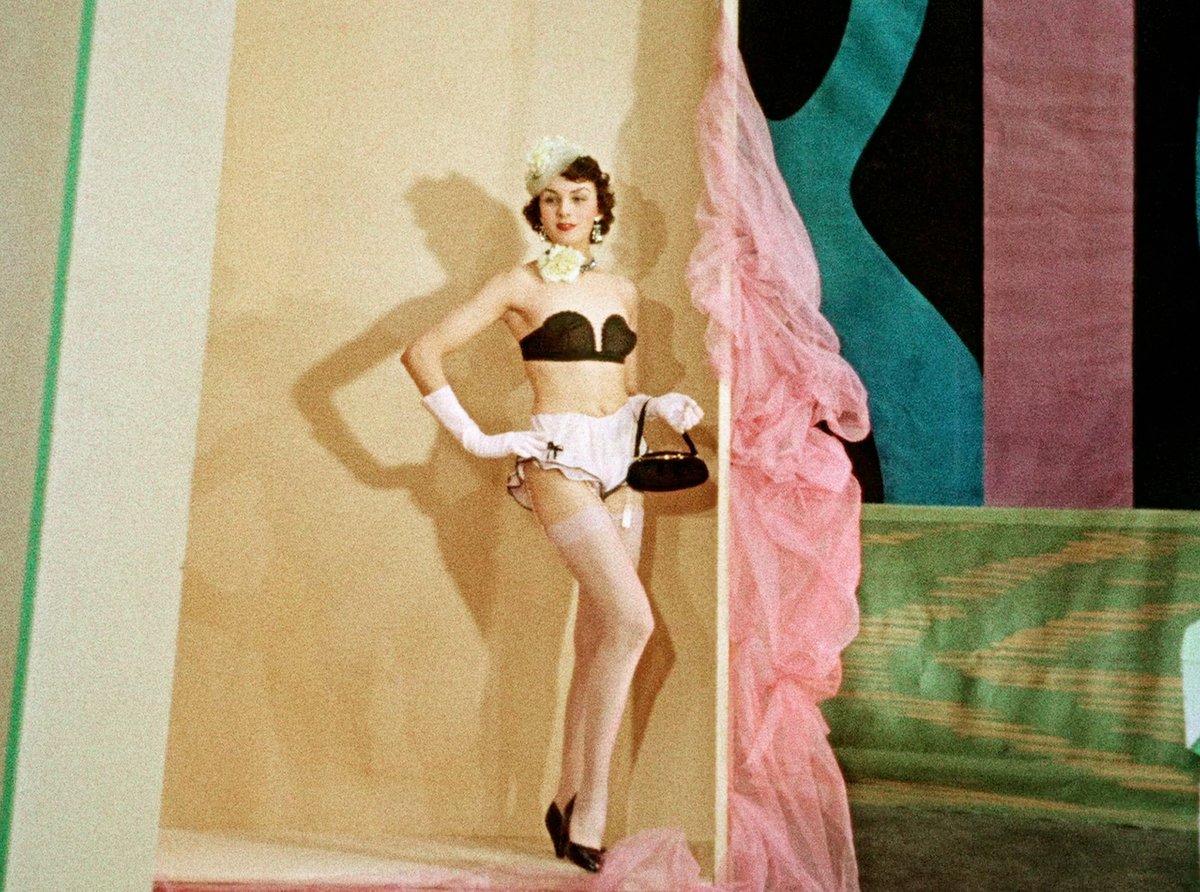 Mabellonghettl's tweet photo. Peek-a-boo / Ah ! Les belles bacchantes 

dir. Jean Loubignac - 1954 https://t.co/U74jAQd1xB