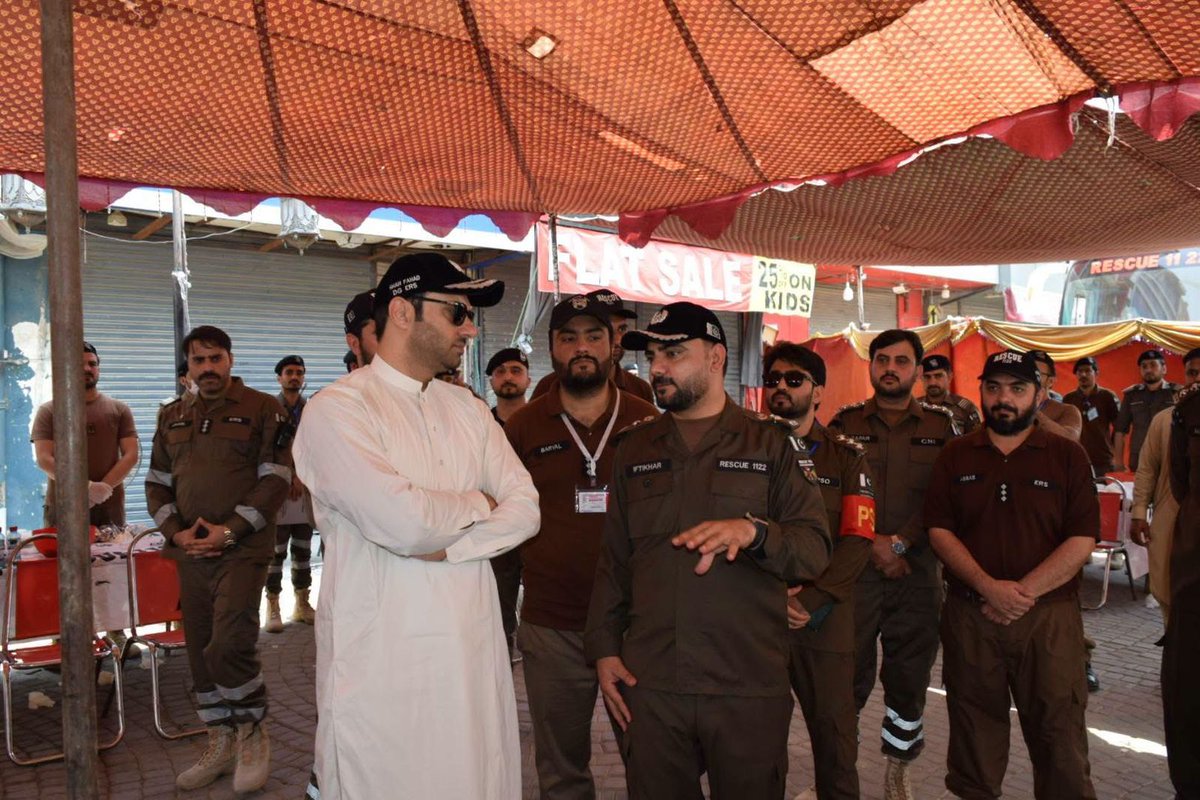 DEOPESHAWER's tweet photo. Rescue 1122 Peshawar
DG Rescue 1122 KP Shah Fahad visited the Hussainia Hall Saddar medical camp and reviewed Muharram arrangements. DEO Iftikhar Khan briefed him on emergency services. The DG appreciated the arrangements and Rescue staff performance. https://t.co/AHaY24GQE6