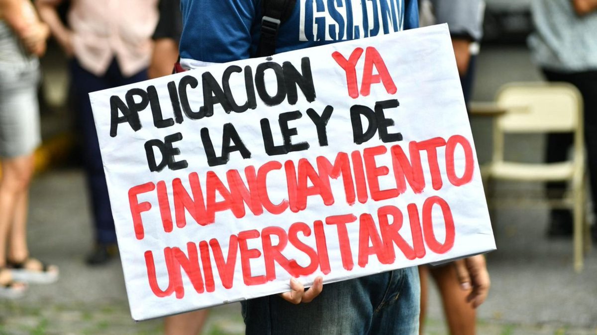 radiounr's tweet photo. La Corte Suprema dejó firme la cautelar que ordenó actualizar salarios docentes y becas estudiantiles.

Más info: 👇
https://t.co/ZsP90RtT0l https://t.co/D5GkSAquQ7