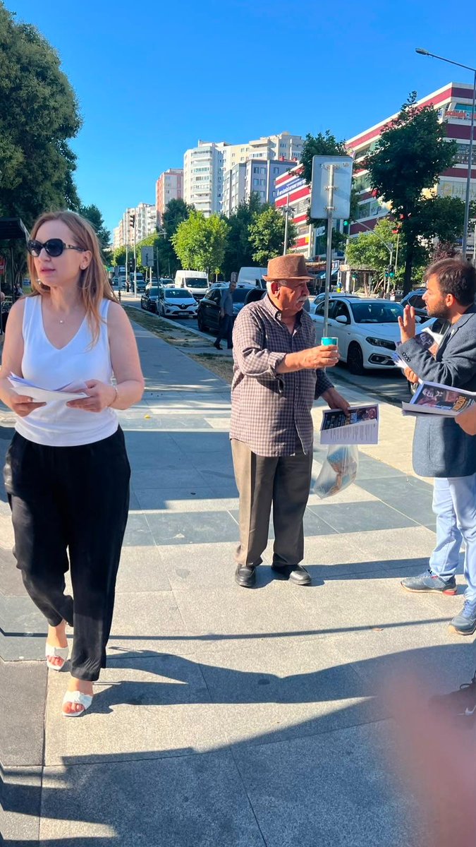 iyibeylikduzu34's tweet photo. 🇹🇷 27 Haziran'da Tandoğan'da tarih yazacağız!
Beylikdüzü İlçe Başkanımız Mehmet ABDİOĞLU ve kıymetli teşkilat mensuplarımızla birlikte, Beylikdüzülü komşularımızı 27 Haziran'da Ankara Tandoğan Meydanı'nda düzenlenecek büyük buluşmaya davet etmek için sahadaydık.
Milletimizin birliği, Cumhuriyetimizin değerleri ve güçlü Türkiye idealinde buluşmak üzere tüm hemşehrilerimizi bu anlamlı yürüyüşe davet ediyoruz.
Haydi Beylikdüzü, bayrağını al, Tandoğan'da yerini al! 🇹🇷
#BayrakAçıyorum #Tandoğan #İYİParti #Beylikdüzü  #TürkiyeİyiOlacak
@iyiparti @MDervisogluTR @Ozturkdenizli @UGUR__POYRAZ @ipekozkal @KevserOfluoglu @iyiparti_34 @Yucel_Coskun @mesutdursunn @mehmet_abdioglu