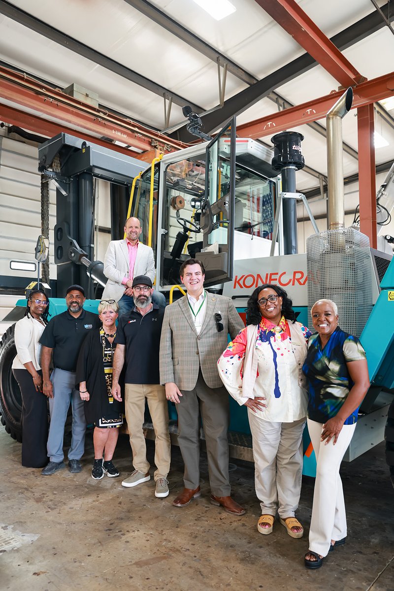 MemphisChamber's tweet photo. Memphis runs on industry.
Bulk Equipment Corp. helps keep it moving.

We celebrated their first Memphis location yesterday.

Learn more: https://t.co/ygAHlszOUw https://t.co/SMNLAVMEAv