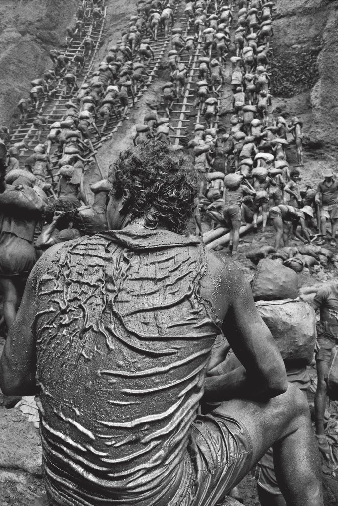 aseelswaid9's tweet photo. Serra Pelada, Gold Mine, Brazil, 1986 https://t.co/8hTN9J9MU8