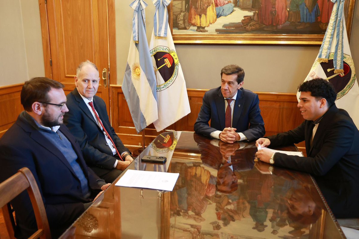 carlossadirjuy's tweet photo. Recibí al presidente de la Alianza Cristiana de Iglesias Evangélicas de la República Argentina (ACIERA), Christian Hooft, y a referentes del sector para conversar sobre la creación de un Registro Provincial de Iglesias, Confesiones, Comunidades y Entidades Religiosas. https://t.co/GKLSBP08M6