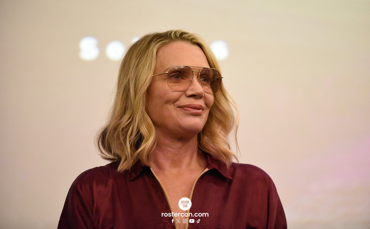 RosterCon's tweet photo. #FATP2 - Les photos du premier panel avec Laurie Holden, Emily Kinney, Chandler Riggs & Lauren Cohan ont été uploadées // Photos from the first panel with Laurie, Emily, Chandler and Lauren have been uploaded #TheWalkingDead #TWD
👉 https://t.co/TjQrQjQ0yu https://t.co/ZaIPdXGWmo
