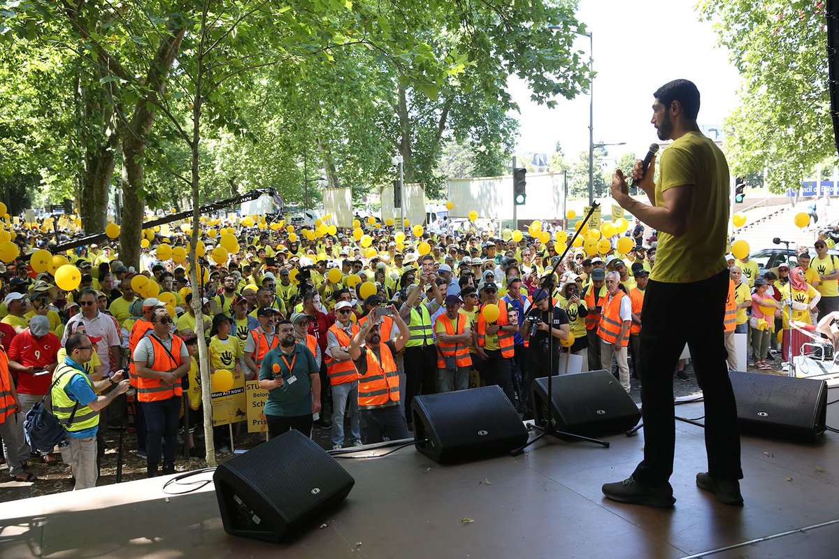 NieuweNederlan1's tweet photo. Straatsburg 🇪🇺 Meer dan 5.000 activisten uit heel Europa namen deel aan de 5e Bijeenkomst voor Gerechtigheid van het Peaceful Actions Platform. Zij riepen de Raad van Europa op toe te zien op de uitvoering van EHRM-uitspraken over Turkije. Lees meer 👇

https://t.co/pElRkLrVPL https://t.co/ab7ZhUMZI3