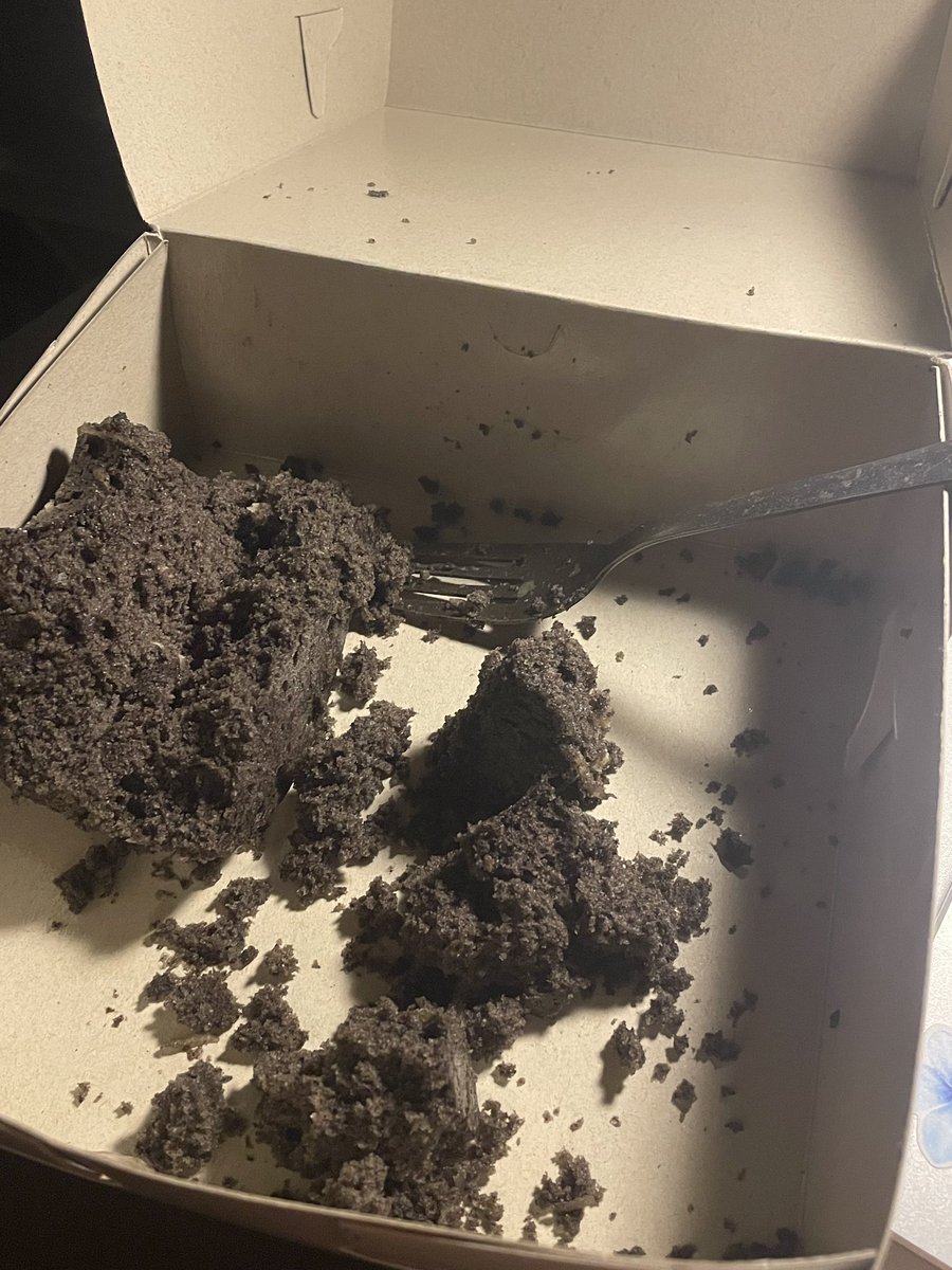 lalulajoy's tweet photo. even brownies aja aku makan dalemnya doang cuz i cuma mau keju nya :)))) https://t.co/KkhCwrNL1g