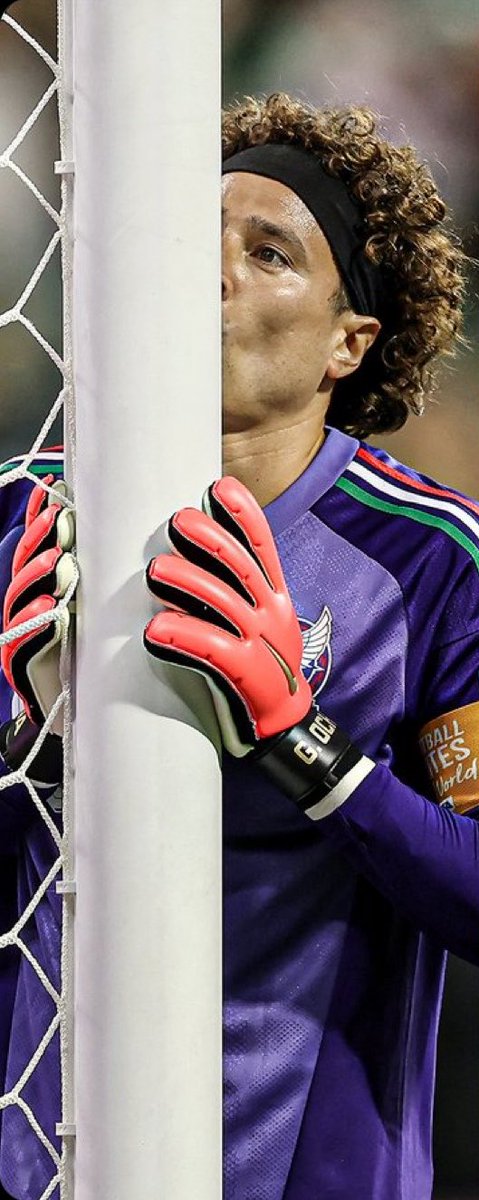 joserra_espn's tweet photo. El parche “Legacy” es la prueba de que Memo Ochoa ya tiene un lugar eterno en la historia de los Mundiales.

Besó el arco por última vez.
¡Hasta siempre Memo! https://t.co/agg9qX7lps