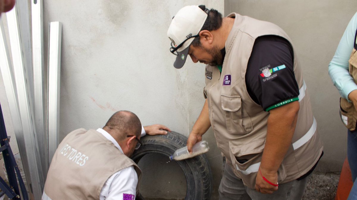 SuperChannel_12's tweet photo. Mantiene Gobierno de Coahuila acciones sanitarias tras lluvias en Piedras Negras
https://t.co/ZCN1LP9TJg
#PiedrasNegras #CercoSanitario #Lluvias #Brigadas https://t.co/pajAfVorj6