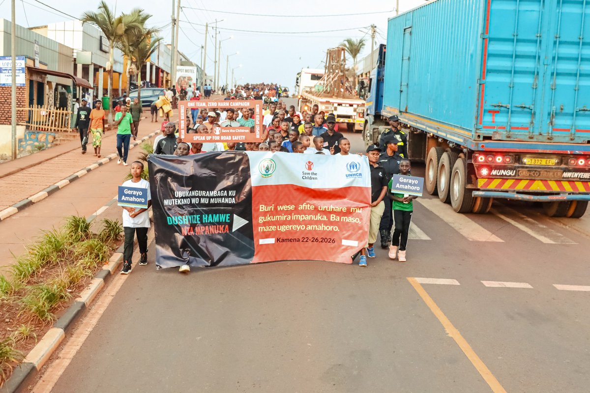SCIRwanda's tweet photo. More than 500 people came together in Kirehe District for a “Walk for Road Safety” led by @SCIRwanda, in partnership with @KireheDistrict and the @Rwandapolice. #OneTeamZeroHarm
@NzirabatinyaMo4 https://t.co/NZq1QN4HJG