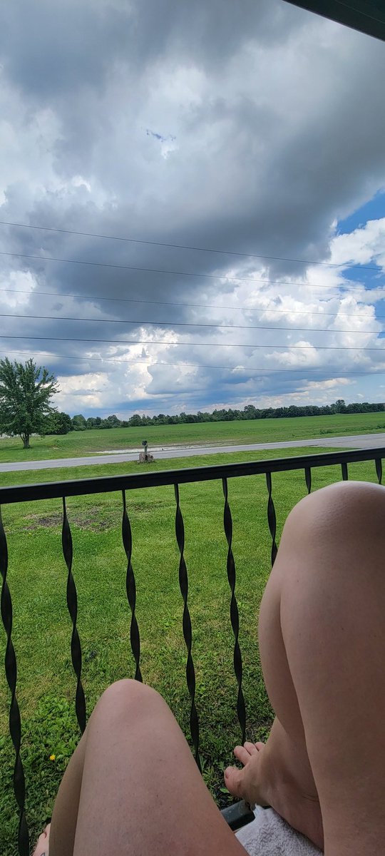 xElizaRaex's tweet photo. ☁️☀️front porch sitting☁️ https://t.co/M3lR22wuAJ
