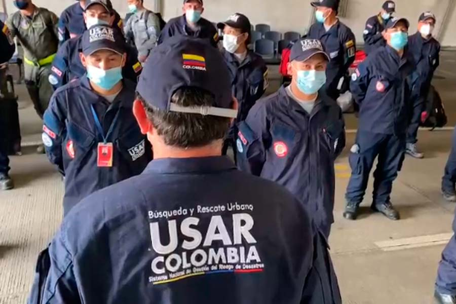 SA_Defensa's tweet photo. 📍#Colombia / #Venezuela (🇨🇴/🇻🇪)

The @FuerzasMilCol has made available 2 C-130s to deploy USAR-COL 1 &amp; 12 tons of aid.

Additionally, the @COL_EJERCITO has made available a USAR-COL platoon, 1 helicopter, and 1 @Ejercito_CAAID platoon if the situation requires it. https://t.co/H1zNmA1veI