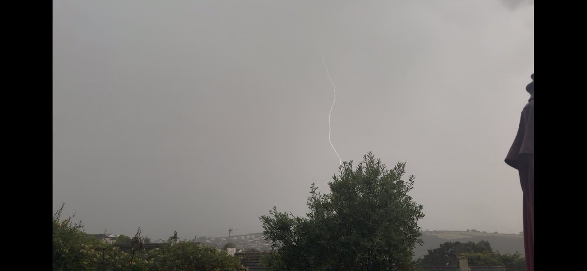 NigelG1966's tweet photo. @StormChaserLiam A couple of snaps from Looe. https://t.co/muE7xneoJ3
