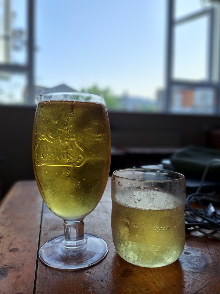 nameallbutt's tweet photo. このベタベタする暑さと夜の窓からの爽やかな風、遠い昔に日本の夏に飲んだビールのウマさを思い出した。 https://t.co/W4QfWJmmqD