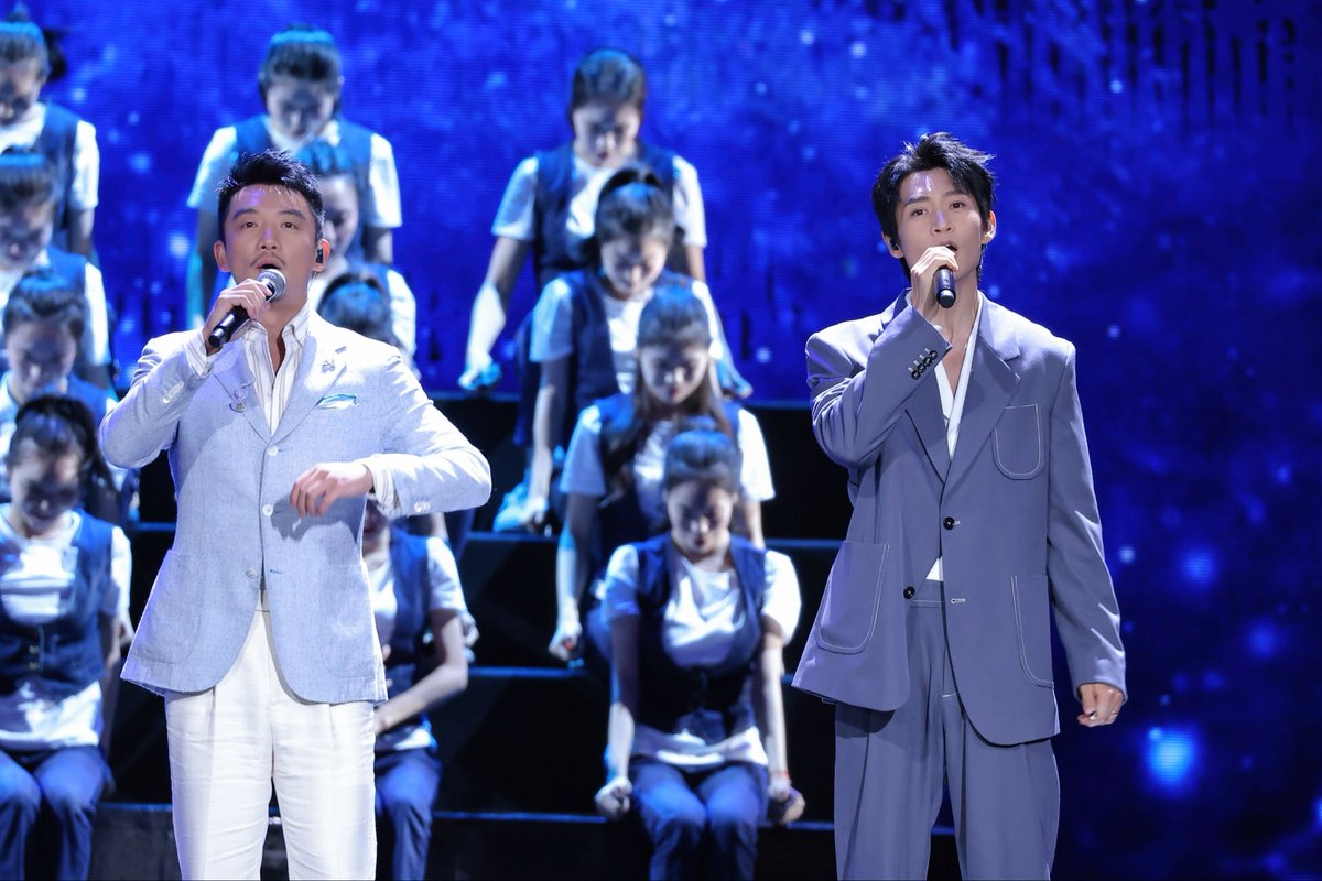 AwardsPand86482's tweet photo. #GoldenPandaSpotlight
Zheng Kai and Vision Wei graced the stage together as performers at the first Golden Panda Awards, delivering a stunning performance brimming with heartfelt tunes for the awards show! Which project of theirs stuck with you the most? https://t.co/a5WDSkeolq