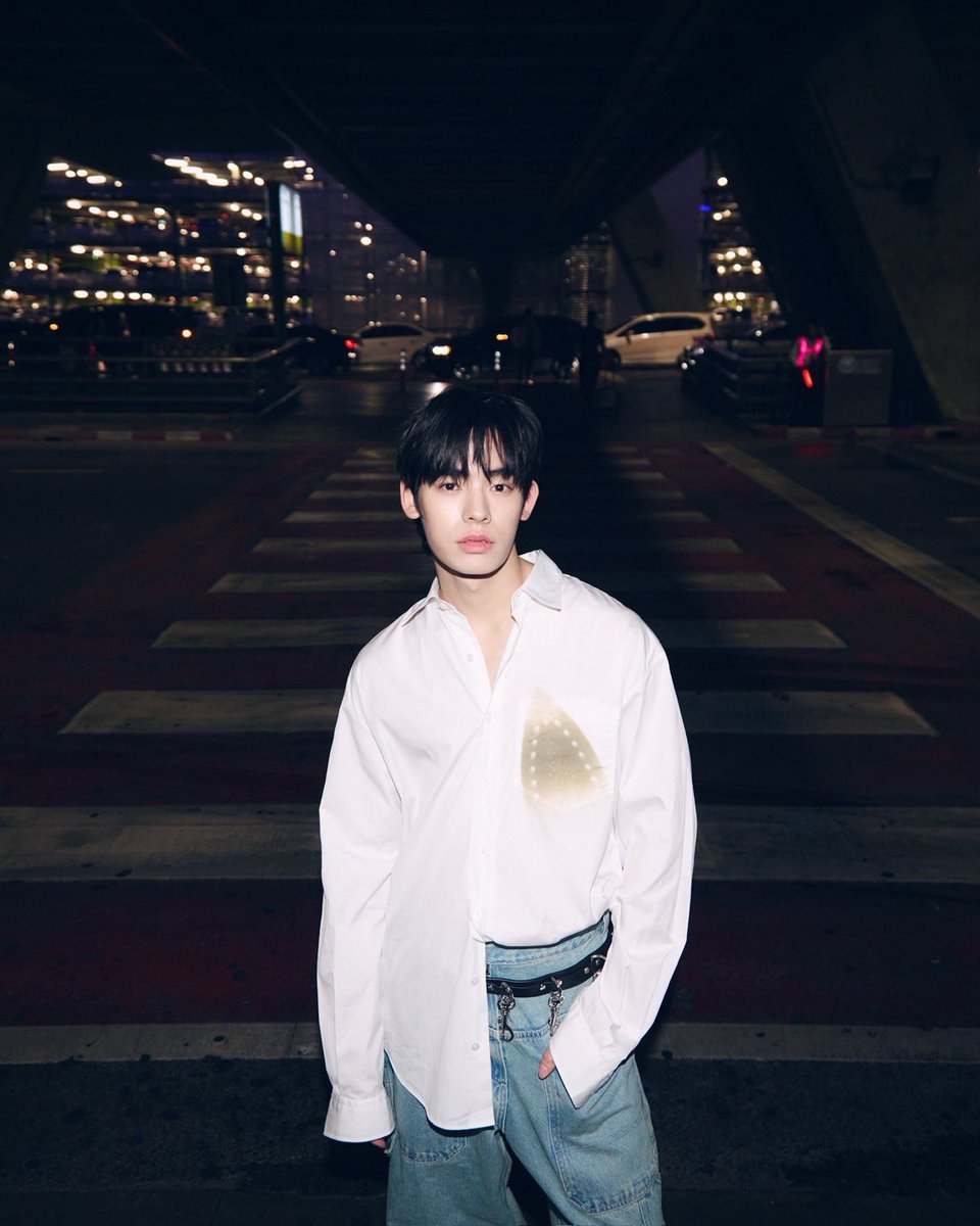 SECRET_Styled's tweet photo. #VETEMENTS
#TEETEEPORGoParisFW27

เสิร์ฟ Airport Look “ตี๋ตี๋-ป๋อ” (@twnpich ) (@porsuppakarn ) ก่อนบินลัดฟ้าสู่ปารีส ร่วมชมแฟชั่นโชว์ Vetements Spring Summer 2027 ในวันที่ 27 มิ.ย. เวลา 01.30 น. (ตามเวลาประเทศไทย) เตรียมรอติดตามลุคฟรอนท์โรว์ของทั้งสองหนุ่มได้เลย

TEETEEPOR WITH VETEMENTS 
#twnpich #porsuppakarn
#teeteepor #ตี๋ตี๋ป๋อ 
#SECRETStyled