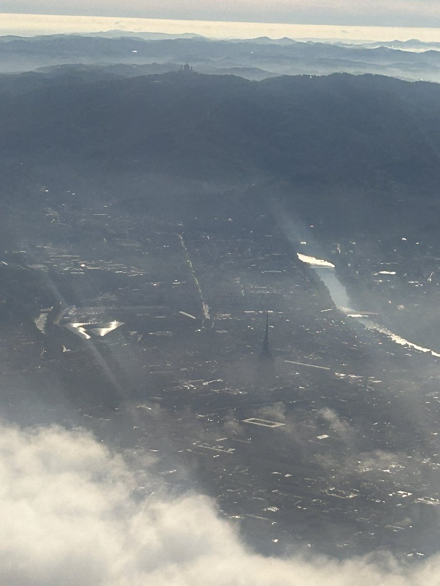 pressuredtojoin's tweet photo. @archi_tradition Partly why I loved Turin so much. Amazing city backed up by the Alps https://t.co/8KWs5jNHyM