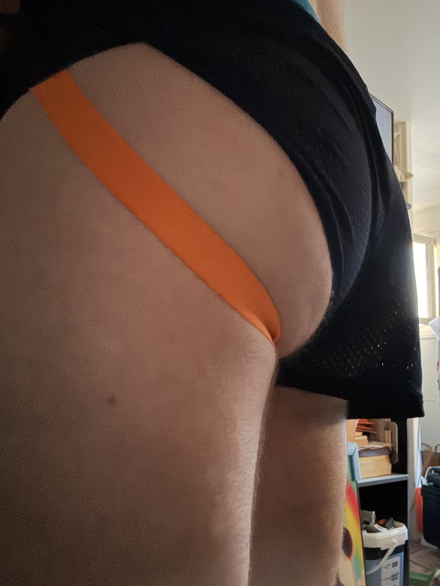 brobie_bear's tweet photo. Too hot to wear more https://t.co/VAgz6pJ44I