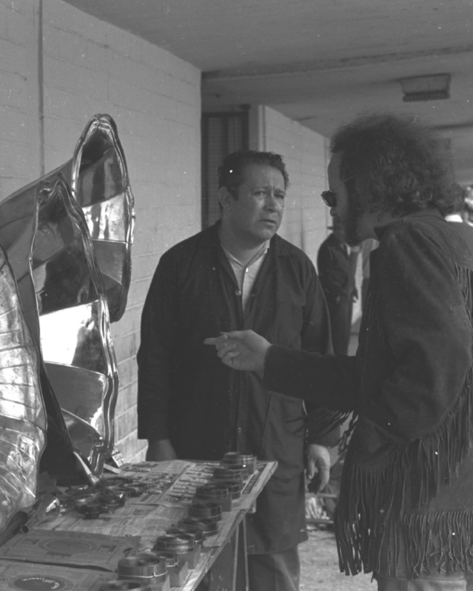 TheDoors's tweet photo. Jerry Hopkins, photographer and Rolling Stone journalist who accompanied the band to Mexico, described the scene in these photos as:

“From El Acuario the group went to the Plaza de Garibaldi (named for the Italian revolutionary), where mariachi bands come together each night in an informal outdoor concert-hiring hall... Jim and Ray and the others had their pictures taken with one of the bands, then walked across the square to Salon Tenampa, the neighborhood’s noisiest mariachi bar, where Morrison had his portrait sketched, paid an outrageous price for the tray the waiter was using to deliver the group’s drinks, and joined everyone in tossing down several tequilas.” - Jerry Hopkins

Hopkins wrote about the trip in ROLLING STONE MAGAZINE.

Read his 1969 article here: https://t.co/EHhXLvGhow