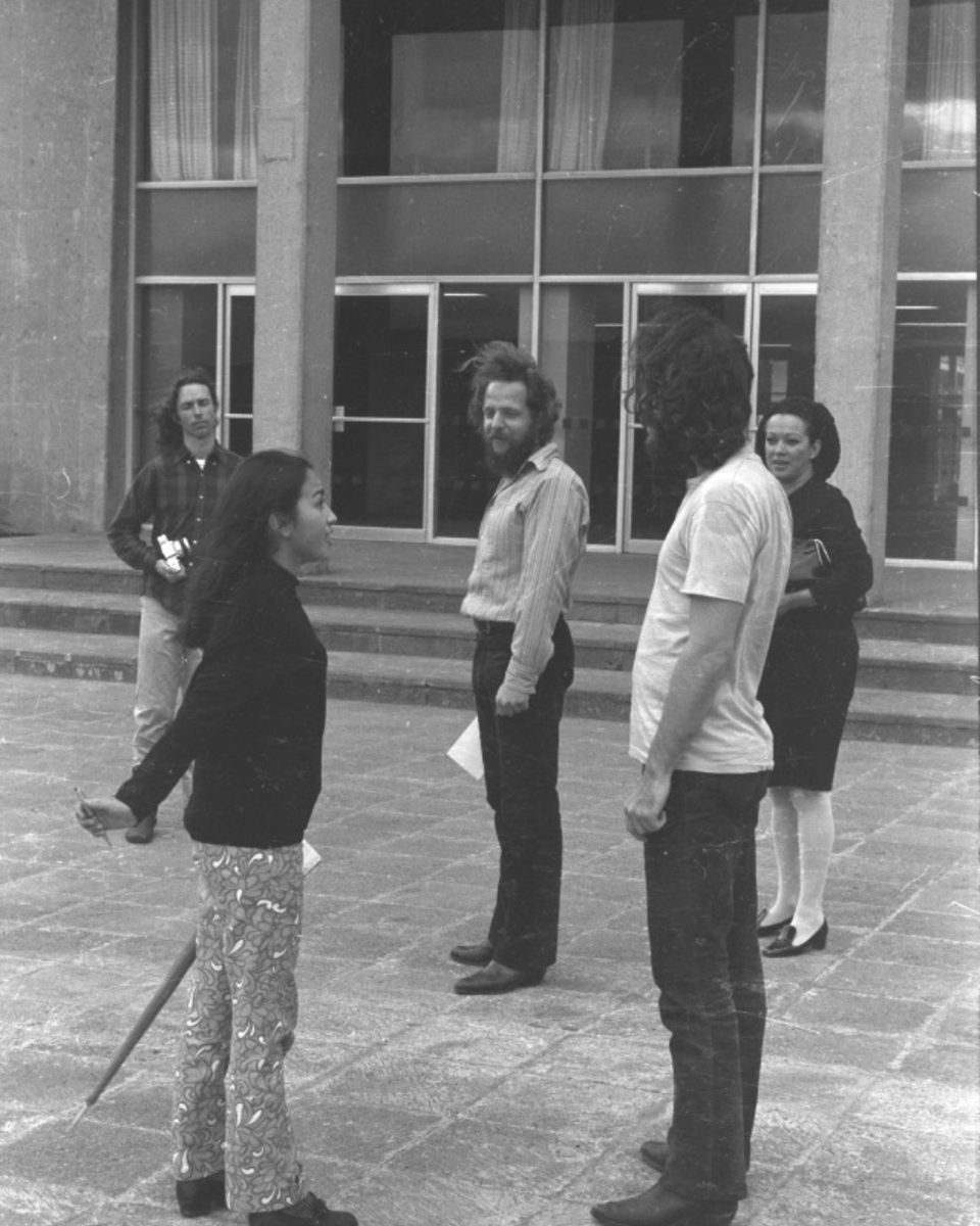 TheDoors's tweet photo. Jerry Hopkins, photographer and Rolling Stone journalist who accompanied the band to Mexico, described the scene in these photos as:

“From El Acuario the group went to the Plaza de Garibaldi (named for the Italian revolutionary), where mariachi bands come together each night in an informal outdoor concert-hiring hall... Jim and Ray and the others had their pictures taken with one of the bands, then walked across the square to Salon Tenampa, the neighborhood’s noisiest mariachi bar, where Morrison had his portrait sketched, paid an outrageous price for the tray the waiter was using to deliver the group’s drinks, and joined everyone in tossing down several tequilas.” - Jerry Hopkins

Hopkins wrote about the trip in ROLLING STONE MAGAZINE.

Read his 1969 article here: https://t.co/EHhXLvGhow