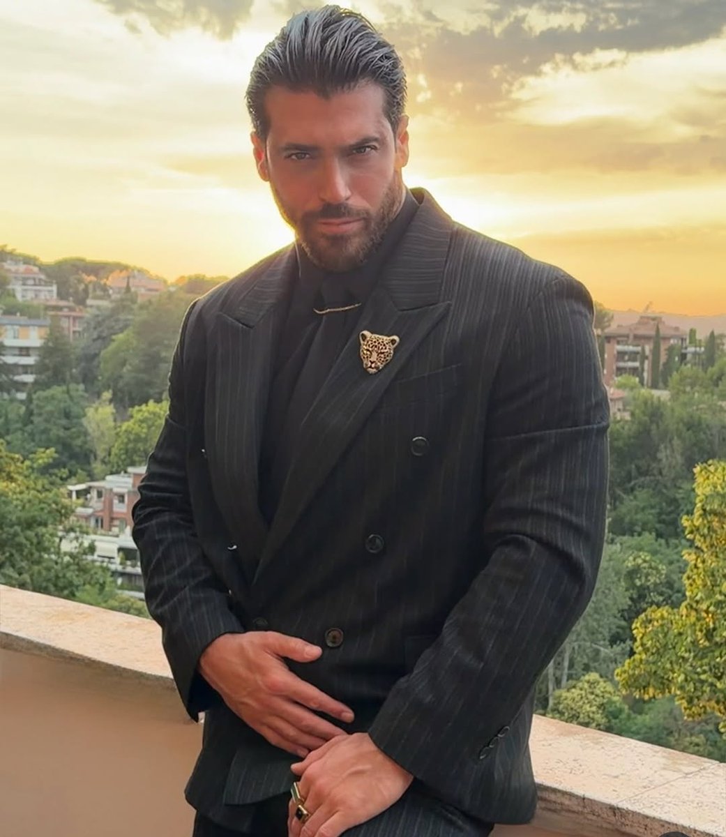 monica_am2's tweet photo. Super hot..😏❤️‍🔥
Buenas noches!!!😘

#CanYaman https://t.co/rL616AOaPb