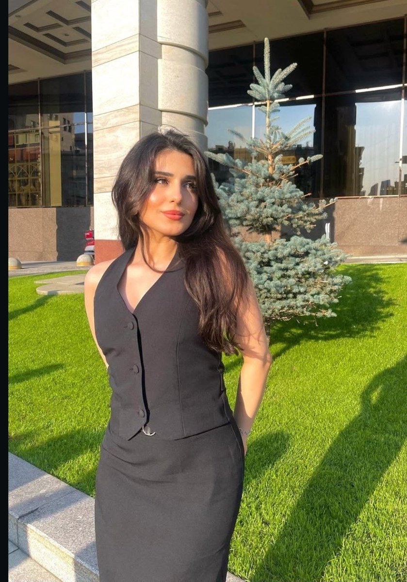 Ruveydaergunn's tweet photo. Toplantıya girmeden önce nasıl da mutlu duruyorum 😂😂😂

#BORSA #BİST100 #BROKER #TRADER https://t.co/8NlegrvOD7
