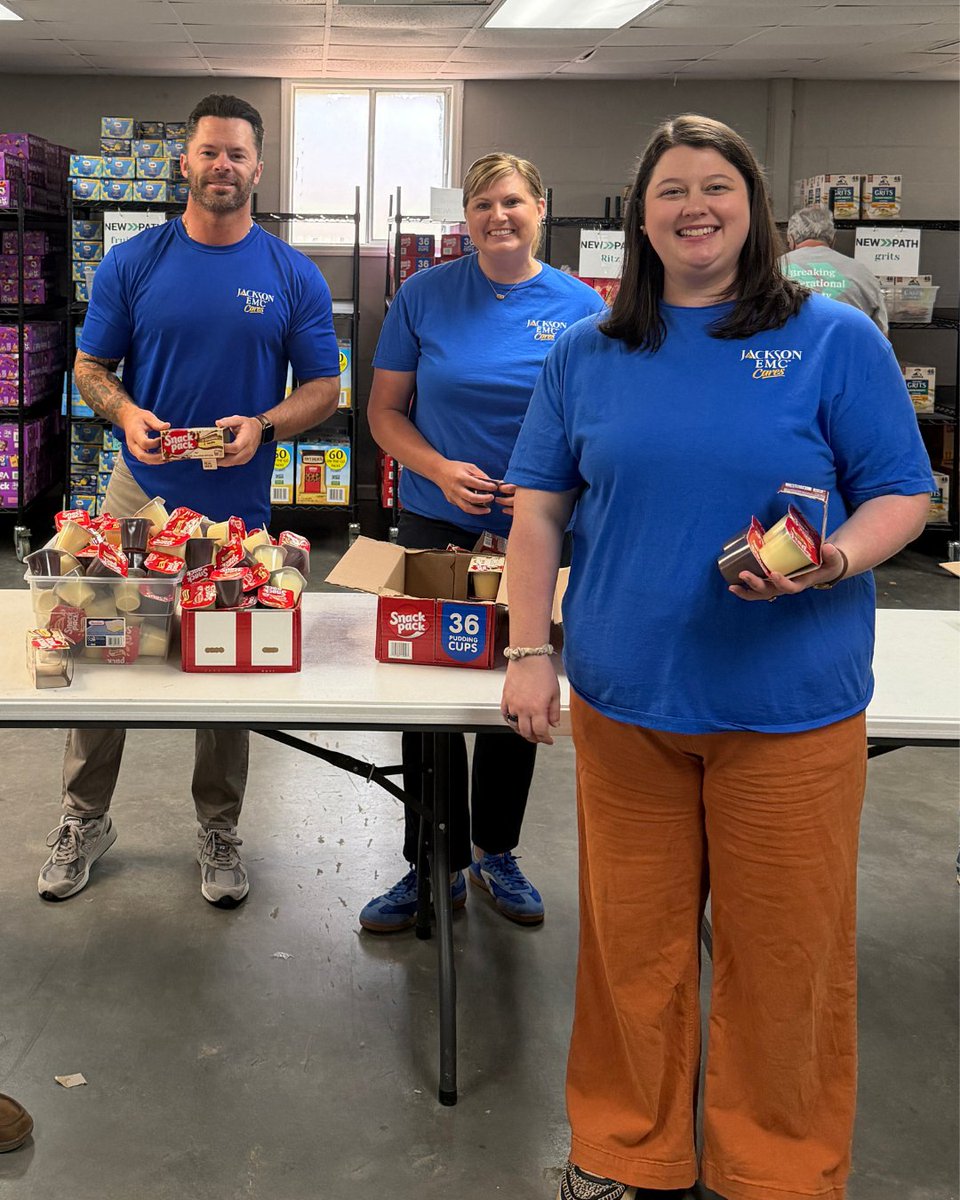 JacksonEMC's tweet photo. Neighbors Helping Neighbors 🤝 

At Jackson EMC, serving our members goes beyond keeping the lights on. It’s about investing in the communities we call home. 

From supporting local schools and cleaning up parks and roadways to packing food boxes and backpacks for families in need, our employees are committed to making a difference across our service area. 

The same people who answer your calls and restore your power are also volunteering their time to strengthen the places where we live, work and raise our families. That's the cooperative difference — neighbors helping neighbors. 

💚 706 volunteer hours served by more than 100 employees in April 
💚 20 service projects completed 
💚 16 local organizations supported 
💚 Ongoing volunteer efforts making a difference throughout our communities 

Together, we're building stronger communities, one act of service at a time.