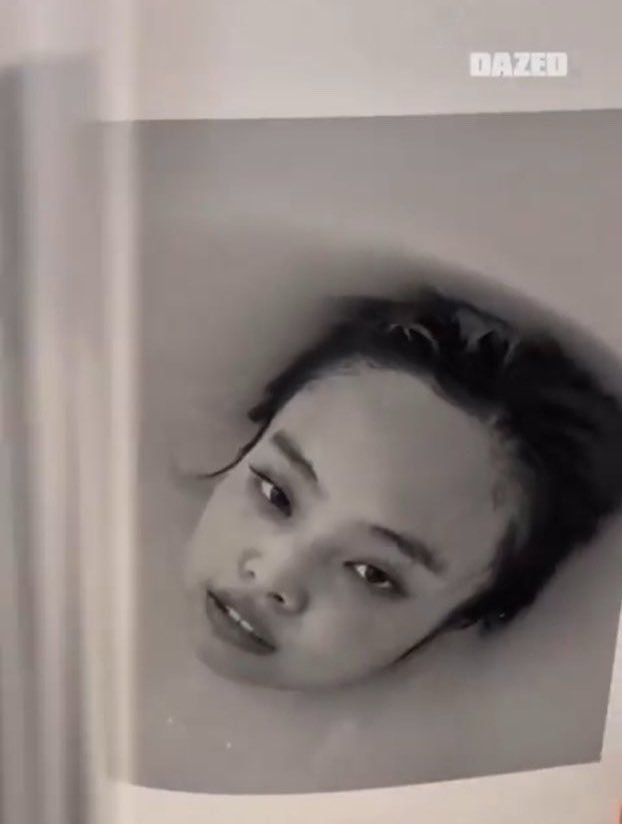 cherrryykatycee's tweet photo. Fanwar aside, these have to be the worst celebrity photoshoots ever😭 https://t.co/5cy6QTrbOV