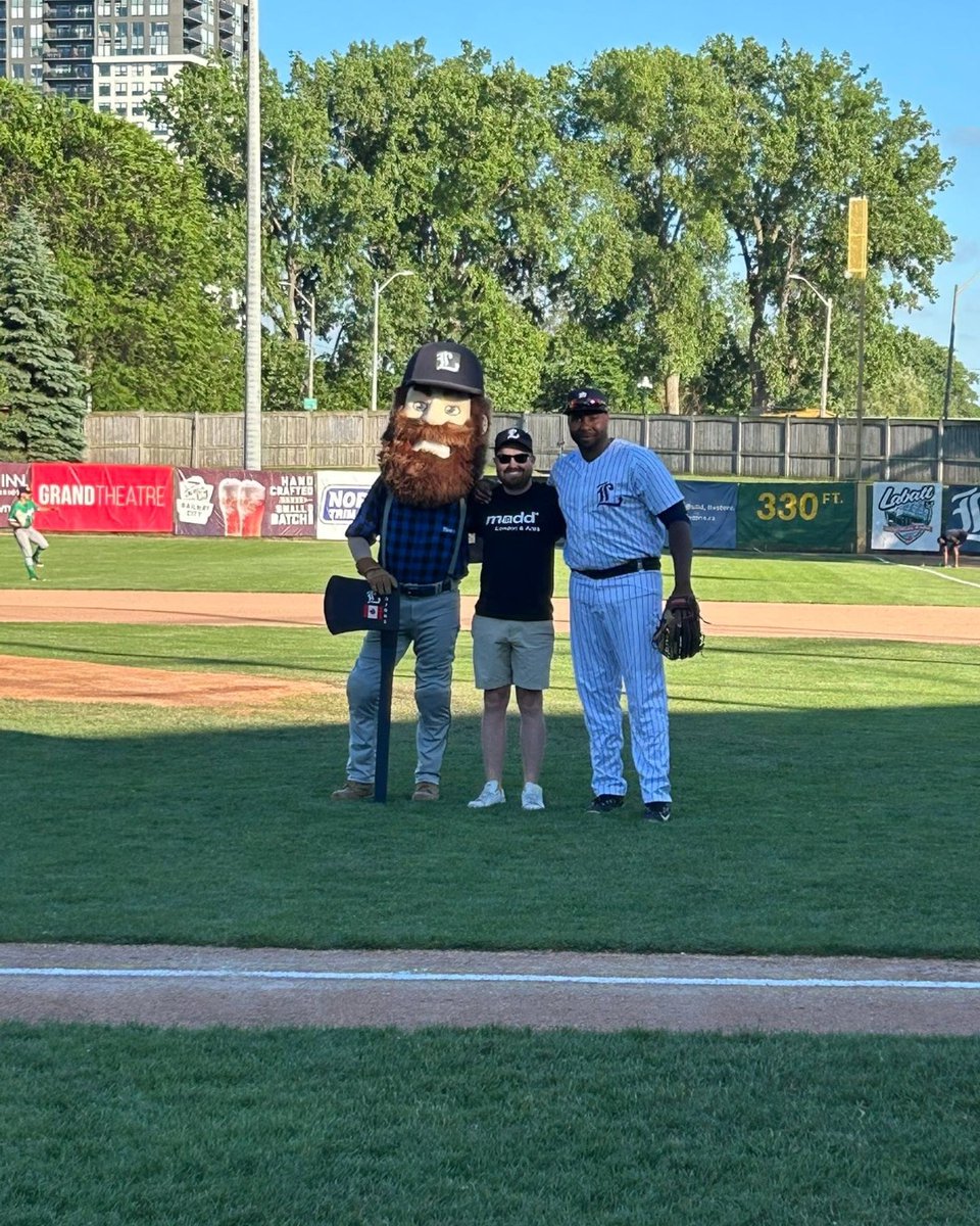 maddcanada's tweet photo. It is wonderful to see these amazing members of the @MADDldn and Area Chapter and @londonmajors working together to keep impaired drivers off the road! GO Team!! ⚾ https://t.co/jArzU7mHK1