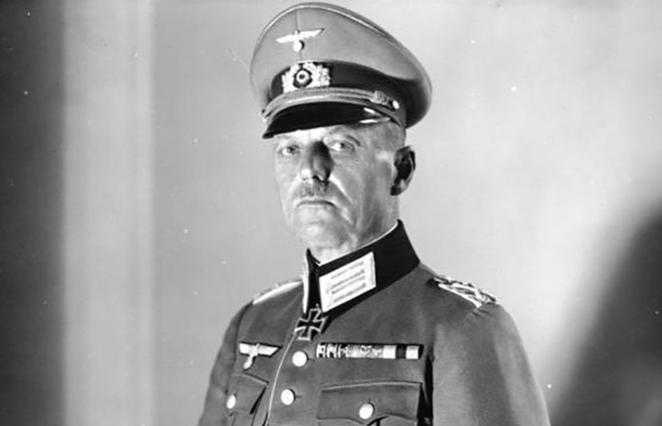 DrHelenFry's tweet photo. In July 1945, Hitler’s most senior commander, Field Marshal Gerd von Rundstedt, arrived at Wilton Park with his son.

The man who had led Germany’s forces in the West was now behind barbed wire.

Inside the camp, Hitler's defeated generals took up gardening:
(🧵) https://t.co/bclh3Q6s5Z