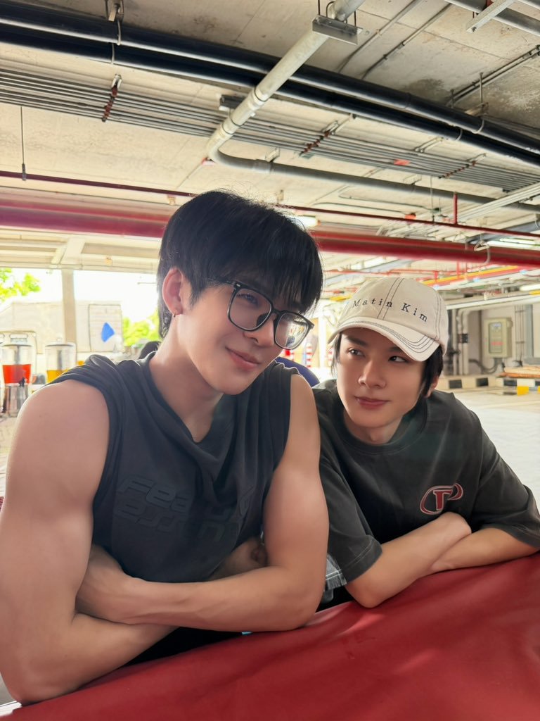 Nanny_Aouboom's tweet photo. Like parents, like son💗

#auausave #tthi_eks https://t.co/ouyeMcLBeQ