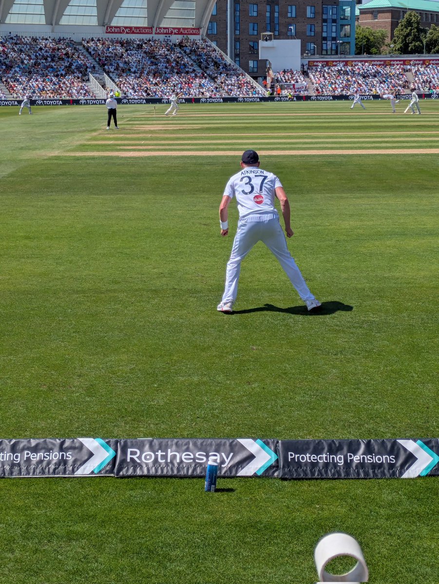 Shulse14's tweet photo. Tough day in the field for England on Day 1 of the 3rd test @TrentBridge .
A 300 run opening partnership by the New Zealand openers in the sweltering heat gave the tourists the advantage. https://t.co/wDvY2q9uEd