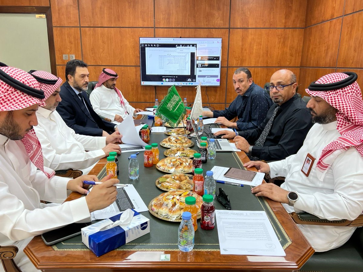 NbuQuality's tweet photo. #جامعة_الحدود_الشمالية 
ضمن جهود عمادة التطوير والجودة في دعم اللجان الدائمة لمشروع تجديد الاعتماد المؤسسي، عقدت وكالة الجودة لقاءً مع اللجنة الدائمة للمعيار الرابع، لمناقشة الموضوعات المتعلقة بأعمال اللجنة والإجابة على استفسارات أعضائها، بما يسهم في تعزيز كفاءة العمل ورفع مستوى الفاعلية في تنفيذ مهام المشروع.