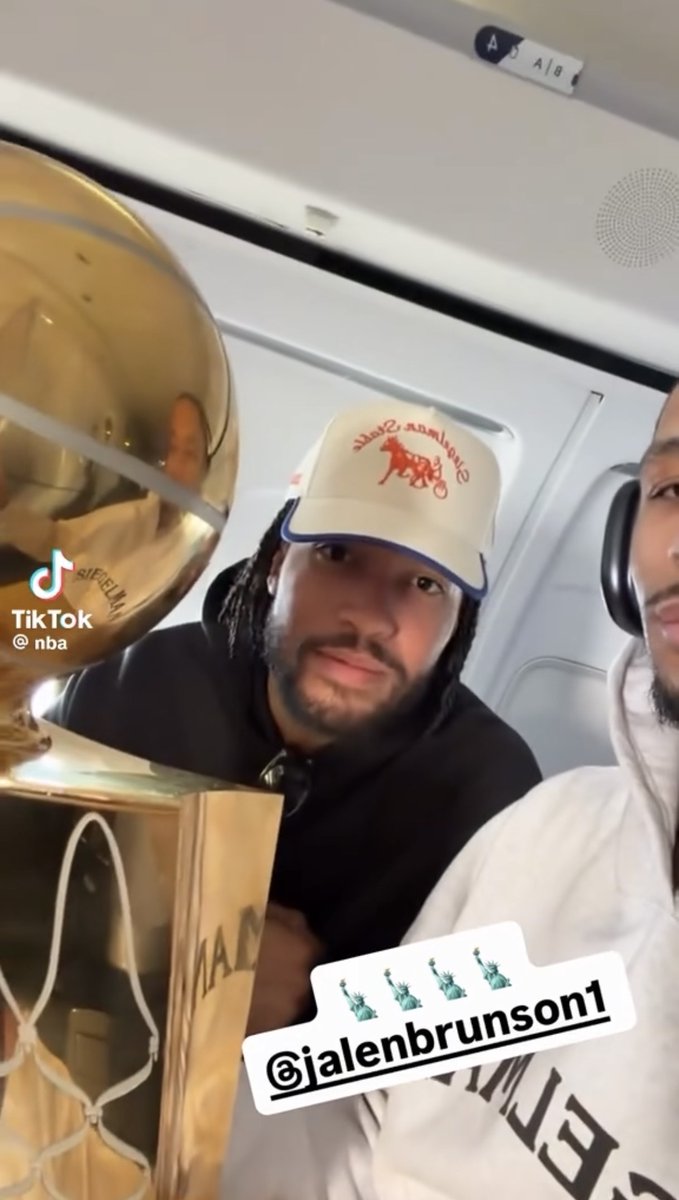 SuperRare's tweet photo. "Jalen Brunson Sitting in Seat 4A on DL8938" by @levi_pitters is live! Bid now 0.8 ETH 
for a chance to collect a historically accurate representation of Jalen Brunson's legs. The unique sculpture is accompanied by a 1/1 NFT. https://t.co/p5R9VJYXk2