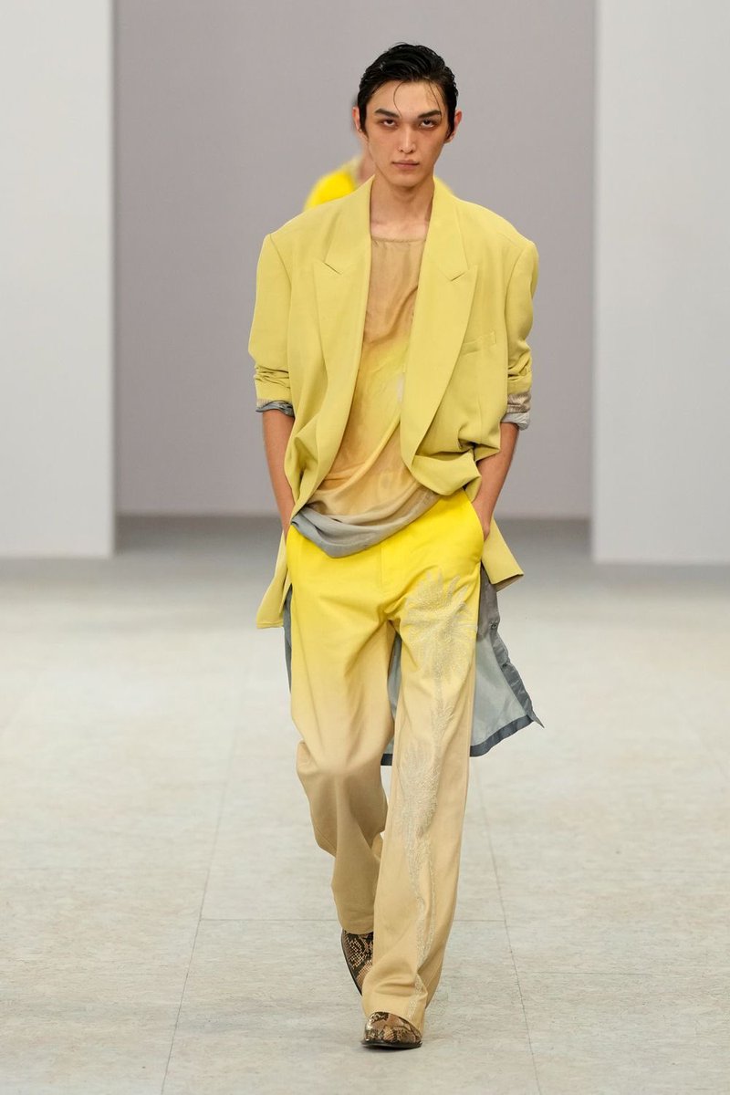 jacquemusx's tweet photo. Dries Van Noten Men SS27. The next step in Julian Klausner’s impeccable run. https://t.co/swtTU5G4OY