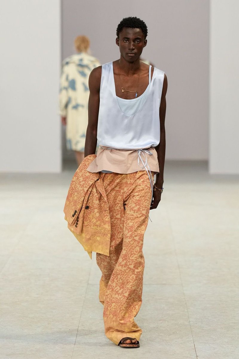 jacquemusx's tweet photo. Dries Van Noten Men SS27. The next step in Julian Klausner’s impeccable run. https://t.co/swtTU5G4OY