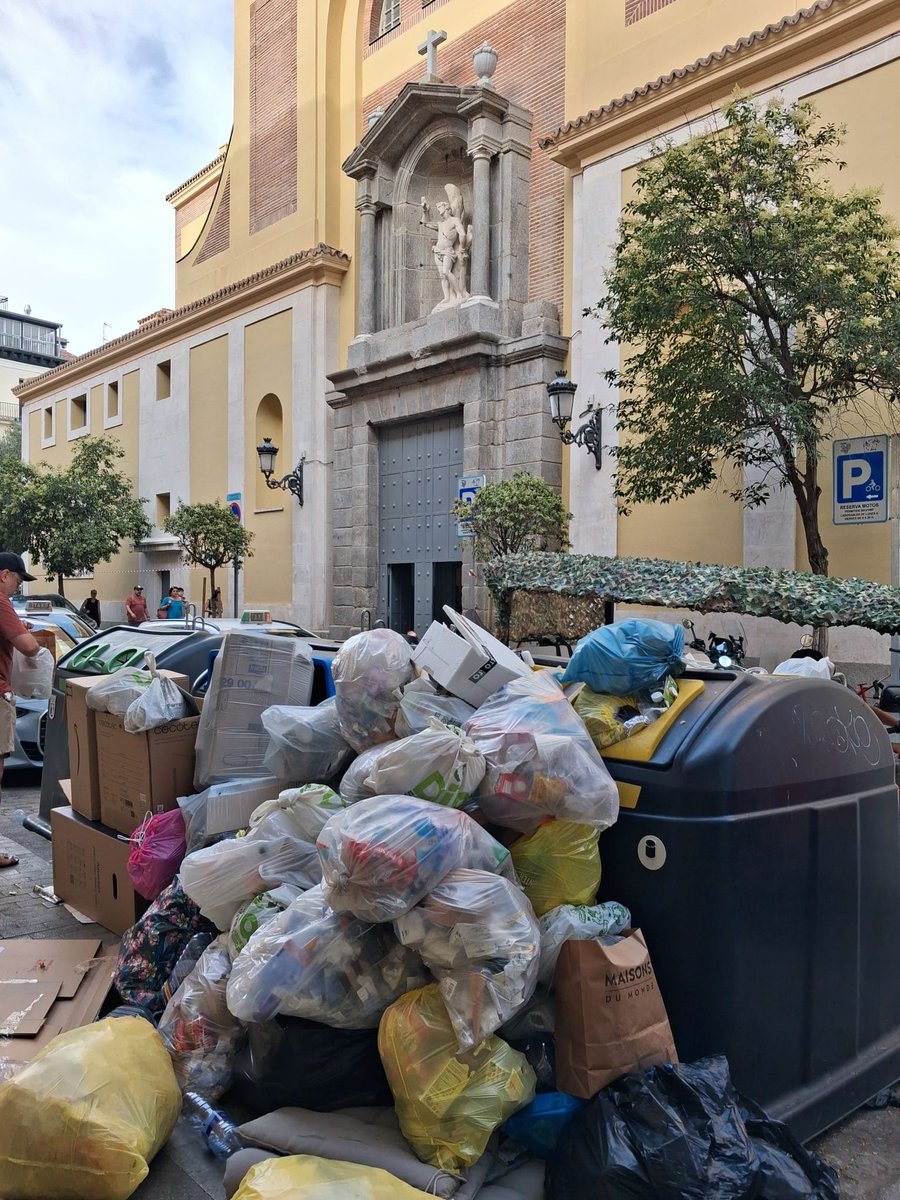 LetrasSos's tweet photo. Franco bombardeó esa iglesia y el @ppmadrid va a acabar con ella para hacer pisos turísticos. https://t.co/FEIBm5JJlg
