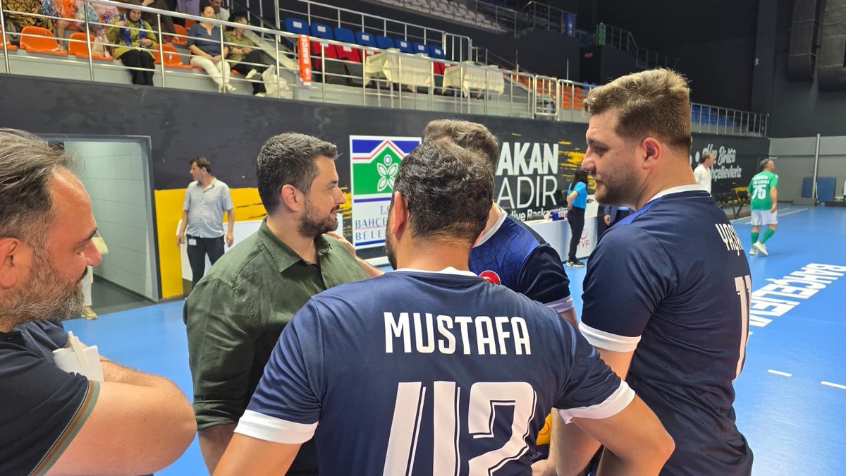 AKBahcelievler's tweet photo. İl Başkanlığımızın düzenlediği ilçeler arası voleybol turnuvasında, Arnavutköy Teşkilatımızla karşı karşıya geldik. Kıyasıya rekabetin ve büyük bir heyecanın sahne olduğu müsabakanın kazananı, her zamanki gibi dostluk oldu. 🤝🏐

​Takımlarımızı yalnız bırakmayan İlçe Başkanımız Sn. Mimar Emrah Parlak’a, teşkilat mensuplarımıza ve maçı izlemeye gelen Bahçelievlerli komşularımıza teşekkür ederiz.